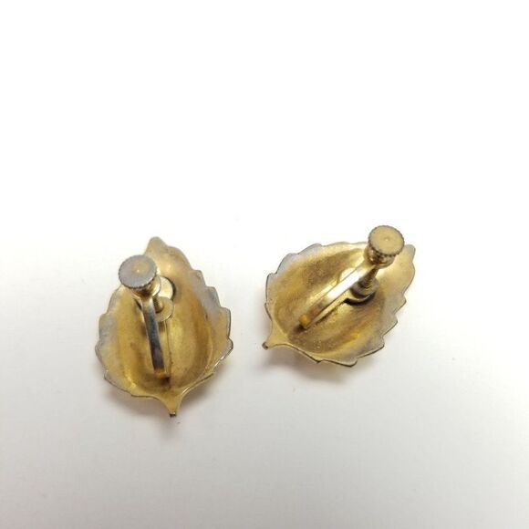 Vintage Gold Tone Puffy Leaf Shape Clip On Screw Back Earrings, Retro, Shiny - Picture 4 of 6